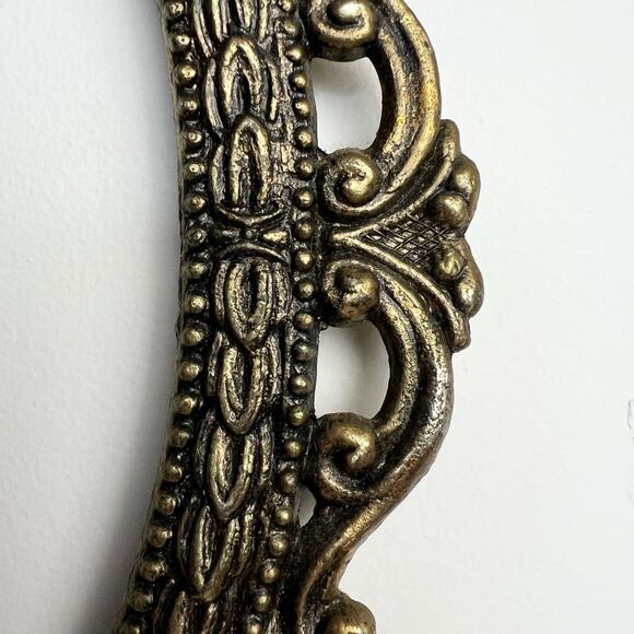 Vintage 50s Italian Gilt Brass Oval Frame – Heavy 17"x12" Rococo Wall Art - Picture 4 of 8